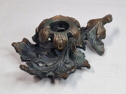 Régi réz vagy bronz különleges levél formájú gyertyatartó szép állapotban 191 g súlyú és 5,5cm magas