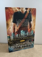 Üvegváros - A végzet ereklyéi 3. Cassandra Clare írta