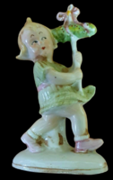 Német bájos porcelán figura, vitrindarab