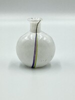 Kosta Boda Rainbow miniatűr váza, Bertil Vallien tervezése