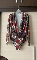 Különleges, átlapolós fazonú body Zara