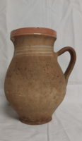 Régi antik vintage 22 cm, csíkos,kivűl matt,belül mázas népi cserépedény,köcsög,edény,füles korsó ,