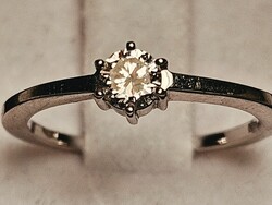 White gold engagement ring with 0.25ct Top Wesselton diamond