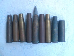Töltényhüvelyek 9 db.