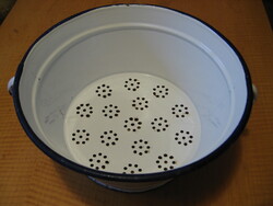 Retro Bonyhád white enameled strainer bowl