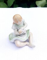 Kőbányai porcelán babázó lány figura