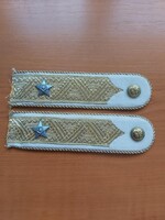 MN ŐRNAGY RENDFOKOZAT VÁLLSZALAG KÖZNAPI FEHÉR, ZENÉSZ