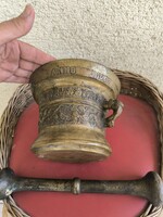 Antik mozsàr végig mintàval felirat dàtum: ( Anno 1607 Heinrick Tier Horst Me Fecit  ) felirat. 6 kg