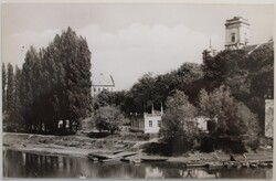 Képeslap, Győr, Rába part a Püspökvárral (e)