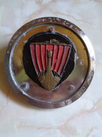 Rover P6 típusú veteránautóhoz tartozó gyári csomagtérfedél-embléma.