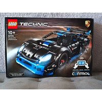 42176 LEGO Technic - Porsche GT4 e-Performance versenyautó (bontatlan doboz)