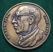 Farkas Pál: Wigner Jenő fizikus, bronz érem, plakett, kisplasztika