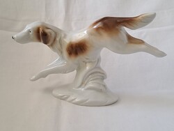 Régi német Lippelsdorfi (GDR) ír szetter / pointer vadászkutya talapzaton porcelán figura