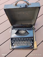 Antik Olympia Plana táskaírógép eredeti tokjában – Magyar billentyűzetes (1939-1945)Kategória: