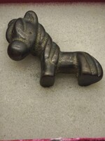 Walter Bosse tervezte, 1950-es évekbeli miniatűr ritka bronz ló figura.