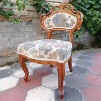 Bieder, kárpitozott ,felújított ,kézzel faragott,  tömör topolyafa szék 19 sz eleje ,közepe
