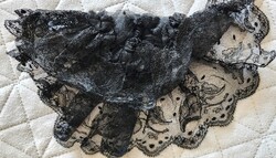 SZECESSZIÓS TÜLL HÍMZÉS FEJDÍSZ KIEGÉSZÍTŐ GYÁSZ -RA IS APRÓLÉKOS KÉZIMUNKA
