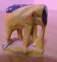 Régi miniatűr kézzel faragott fa elefánt figura 3,5 cm Indiai népművészet  kabala