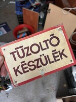 Retro „TŰZOLTÓ KÉSZÜLÉK” fali jelzőtábla