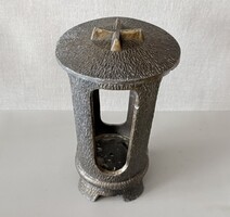 Brutalista bronzírozotr spiáter sírlámpás (GL 141) – 23,5 cm, 3,14 kg