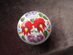 Kalocsai mintával  kézi festett porcelán  doboz