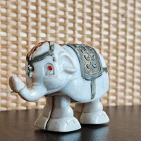 Retro sétálós műanyag elefánt figura