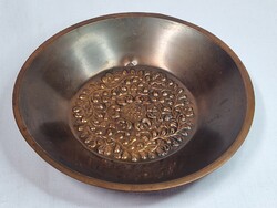 Régi réz iparművész fali dísz akasztóval megkímélt állapotban 173 g súlyú. és 22,5 cm. átmérőjű