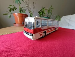 Gyűjtemény Ikarus 256 NDK távolsági busz 25 cm modell 1:43 Premium ClassiXXs gyűjtői darab