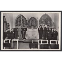 Magyarország,Budapest II. - A golgotai kápolna kálváriai oltára a Szt. Antal árvaház fiaival 1930