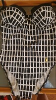 Dizájner stíl.OP-ART vintage fürdőruha -ALAKFORMÁLÓ - stabil kosaras ÚJSZERŰ- XS- S eladó !