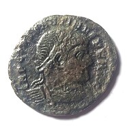 Római bronz CONSTANTINUS MAGNUS Légiós zászlós hátlap (AA4)