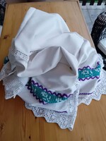 Régi, házi szövésű, csipkeszegélyes terítő, 142x104