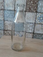 Vastagfalú, retro tejesüveg