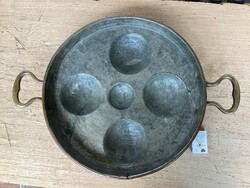 Antik 19.sz , ónozott vörösréz tarkedli sütő öntött sárgaréz füllel ( nagyméret ) .