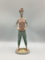 Zsolnay figura, Strandoló lány, Török János tervezte