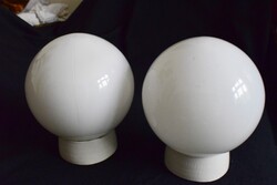 Fali lámpa retro gömb búra , porcelán lámpatest , párban együtt , nagyobb méret 20 x 24 cm x2db