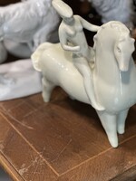 Hollóházi porcelán . Amazon lovon .