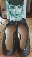 --Balerina cipő fekete - CSILLOGÓ - diszítéssel- AUDREY HEPBURN -stílus ( ÚJszerű - 3,2 cm sarok )