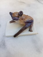 Ritka óherendi denevér figura