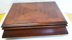 Furnérozott dekoratív biedermeier stílusú ládika