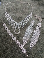 Nemesacél hibátlan szett fülbevaló 14 cm, karkötő 23 cm max, nyakék 45-57 cm, haj tűző tiara