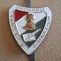 8 db Orosházi Táncsics Gimnázium jelvények