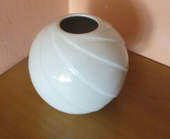 Régi retro fehér porcelán gömbváza csavart hullámmintás 15 cm 1960-70-s évek váza