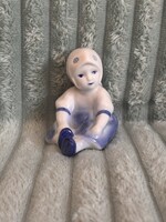 Zsolnay “Ülő kislány” porcelánfigura