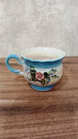 Capodimonte stílusú plasztikus rózsával díszített  porcelán csésze