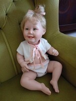 Ashton Drake "Cute As A Button" porcelánbaba