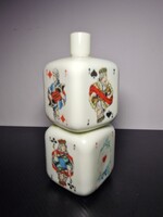 Vintage kártya figurás porcelán/opálüveg italos készlet – ritka retro darab