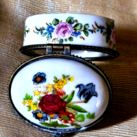 Elegáns retro virágmintás porcelán doboz / zsanéros szelence    44.