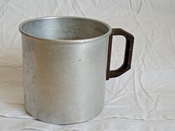 Alumínium pohár műanyag szegecselt fogantyúval Ø9x9cm retro 5dl bögre