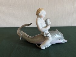 Herendi delfinen lovagló puttó porcelán figura (P0071)